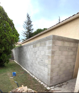 Photo de galerie - Mur de clôture en agglos