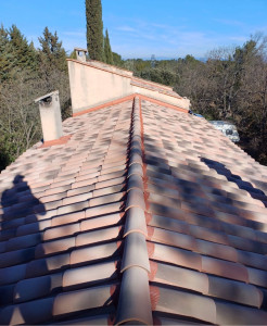 Photo de galerie - Pose des tuile faîtage 