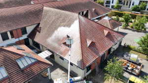 Photo de galerie - Nettoyage, traitement et demoussage de toiture 