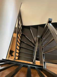 Photo de galerie - Ponçage et peinture escaliers