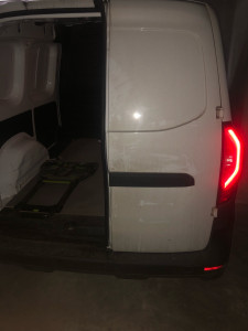 Photo de galerie - Livraison de colis utilitaire Kangoo, spécialement pour les couilles