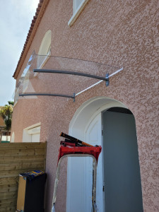 Photo de galerie - Instalation  auvent d'entrée 