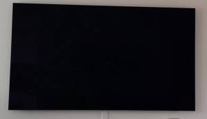 Photo de galerie - Pose d'un support mural pour téléviseur avec perçage et fixation sur mur en béton, mise à niveau et installation du téléviseur. taille 175 cm