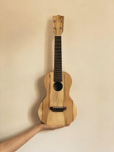 Photo de galerie - Ukulele fabriqué à la main.