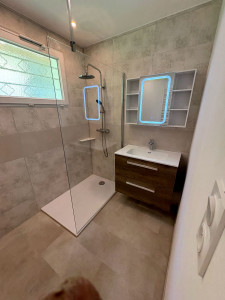 Photo de galerie - Rénovation salle de bain, plomberie sanitaire et pose de carrelage 