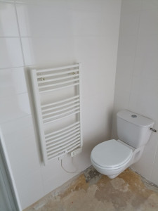 Photo de galerie - Pose d un WC suspendu + sèche serviette 