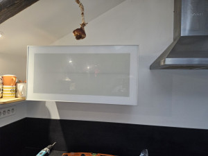 Photo de galerie - Pose du meuble haut après dépose de une étagère 