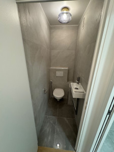 Photo de galerie - Rénovation , pose wc suspendu et lavabo ,pose carrelage sol et mur 
