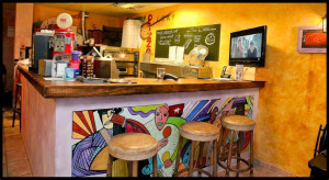 Photo de galerie - Peinture murale d’une pizzéria aux couleurs du Costa Rica