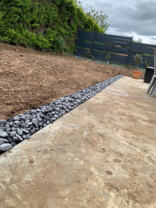 Photo de galerie - Mise en Place de géotextile puis Galet  