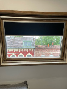 Photo de galerie - Installation d’un store occultant sur un velux 