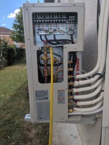 Photo de galerie - Installation et mise en service d'un climatiseur réversible multisplits MITSUBISHI.
Contrôle d'étanchéité, tirage au bide, mise en service, teste de fonctionnement en mode chaud et froid.