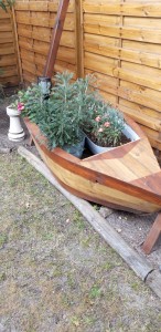Photo de galerie - Fabrication d'une jardinière en forme de barque 