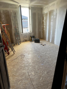 Photo de galerie - Pose de plaque osb et isolation d’une chambre 