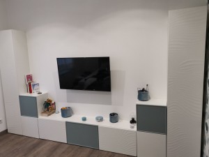 Photo de galerie - Montage meuble en kit, installation et fixation écran au mur