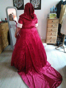 Photo de galerie - Création d'une robe de mariée style médiéval 