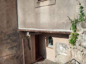 Photo de galerie - Mise en place vieille poutre en chaîne raboté et lazure avant ravalement 