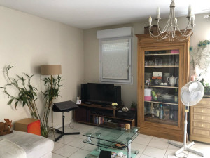 Photo de galerie - Meuble télé réalisé et armoire entièrement décolorée et restaurée