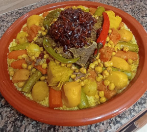 Photo de galerie - Couscous aux légumes et à la viande et oignons caramélisés 