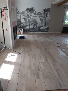 Photo de galerie - Pose carrelage effet bois 