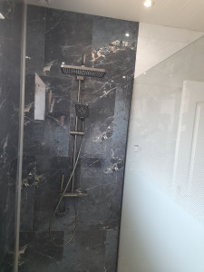 Photo de galerie - Douche à l italienne + pvc dalle murale 