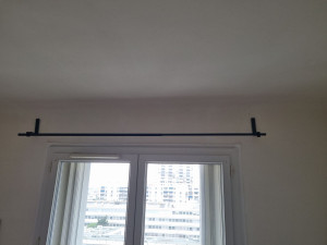 Photo de galerie - Pose d'une tringle à rideau