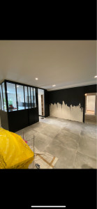 Photo de galerie - Maison entièrement rénové, avec un mur en papier peint haute gamme 