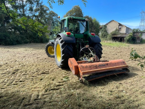 Photo de galerie - Broyage de terrain et également tonte de pelouse avec mon matériel ou le votre si vous êtes équipé 