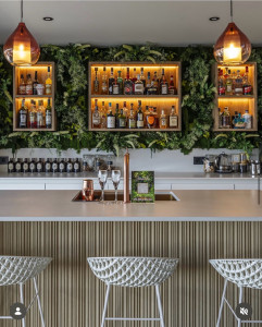 Photo de galerie - éclairage mur végétal 