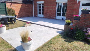 Photo de galerie - Terrasse avec sur la petite partie encastrement d'un 
