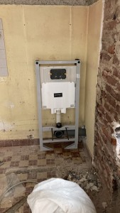 Photo de galerie - Installation de toilettes suspendu 