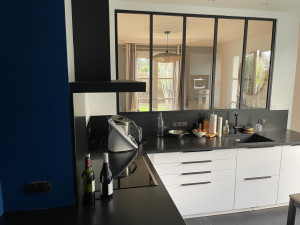 Photo de galerie - Pose de verrière, pose de meubles de cuisine pose de plan de travail, peinture 