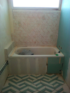 Photo de galerie - Ancienne salle de bain.
refaire carrelage au sol et mur .