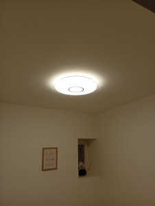 Photo de galerie - Pose d'un plafonnier led pour une chambre de bébé 