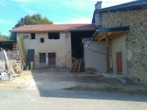 Photo de galerie - Suite du chantier dépose charpente 
couverture tuiles et bac acier RAL 7016
