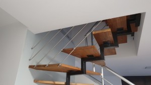 Photo de galerie - Pose d'une rambarde d'escalier pour éviter les chutes d'enfants...