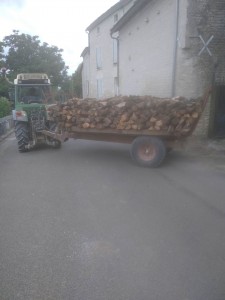 Photo de galerie - Déchargement et rangements
du bois
