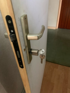 Photo de galerie -     Ouverture de porte avec remplacement de cylindre suite à perte de clés