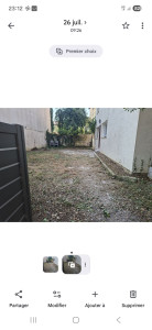 Photo de galerie - Nettoyage complet de jardin : désherbage, coupe d'arbres, évacuation des gravats et végétaux en déchetterie.