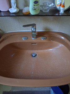 Photo de galerie - Lavabo avec calcaire