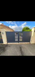 Photo de galerie - Pose portail battant et motorisation 