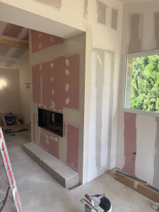 Photo de galerie - Création de l'habillage d'une cheminée dans une maison en rénovation.