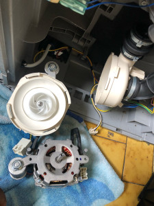 Photo de galerie - Remplacement pompe de  cyclage sur lave vaisselle valberg suite bras de lavage ne tourne pas