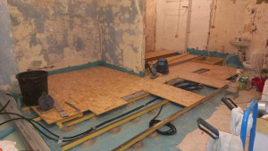 Photo de galerie - Remise à niveau du sol et isolation par création d'un plancher sur lambourdes 