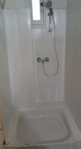 Photo de galerie - Pose carlage + robinetterie et joint de silicone 