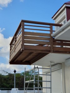 Photo de galerie - Création balcon en teck