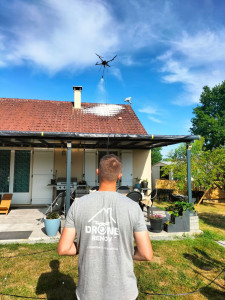 Photo de galerie - Nettoyage toiture par drone 