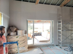 Photo de galerie - Réalisations de cloisons plâtres avec ou sans isolation.
