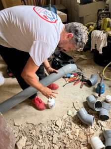 Photo de galerie - Dépose et pose de canalisations sanitaires