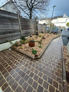 Photo de galerie - Aménagements paysagers entrée de maison 